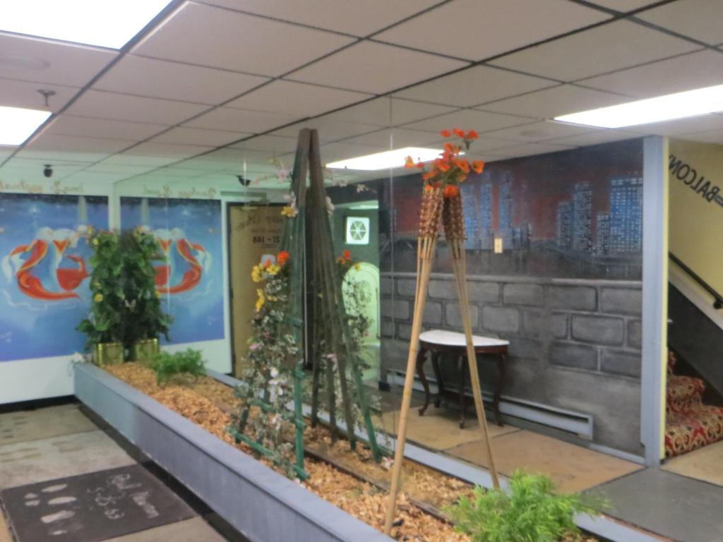 Hollywood Inn & Suites 格尼 外观 照片