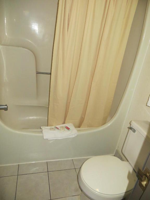 Hollywood Inn & Suites 格尼 外观 照片