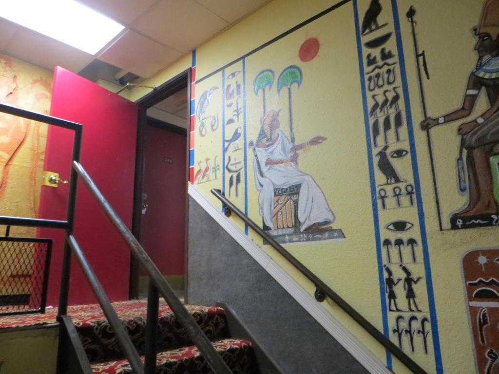 Hollywood Inn & Suites 格尼 外观 照片