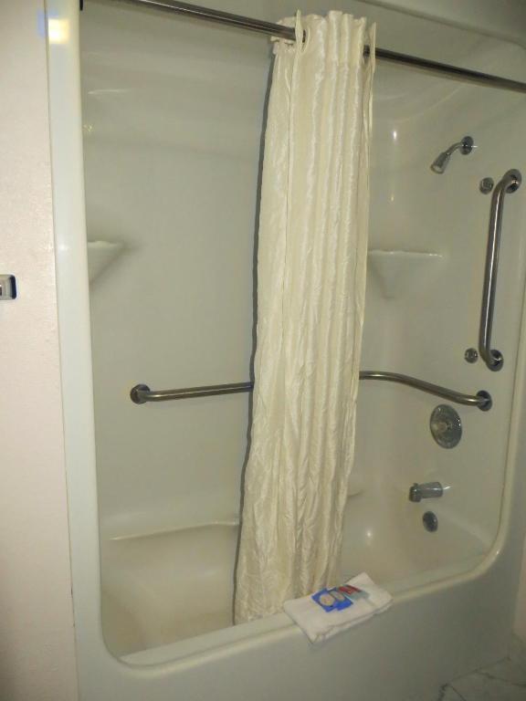 Hollywood Inn & Suites 格尼 外观 照片